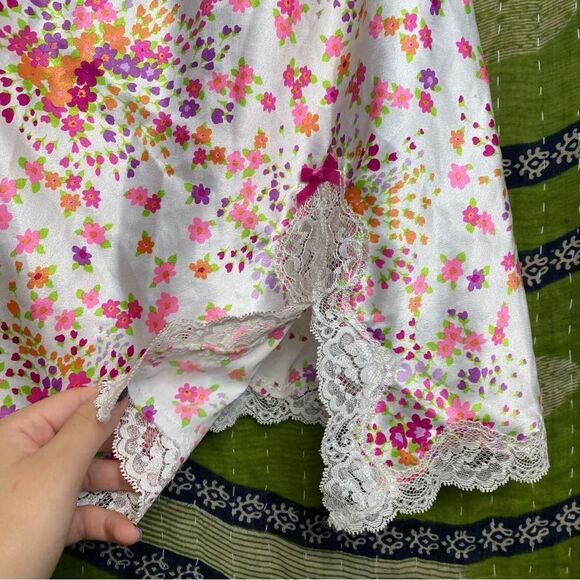 Y2K Victoria’s Secret White Floral Satin and Lace Slip Dress Size Extra Small - Picture 4 of 16